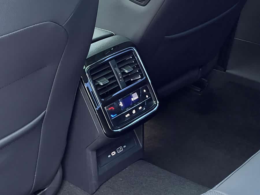 Volkswagen Passat 2024 immagine di auto #18