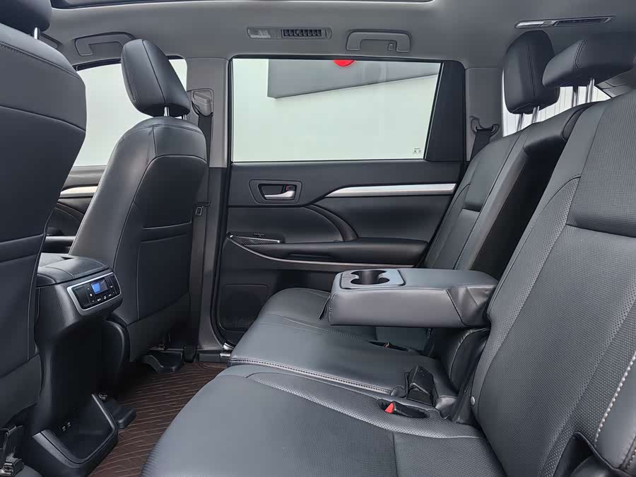 Toyota Highlander 2019 car image #18