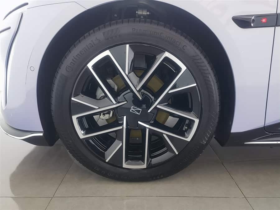 Avatr 06 2025 car image #18