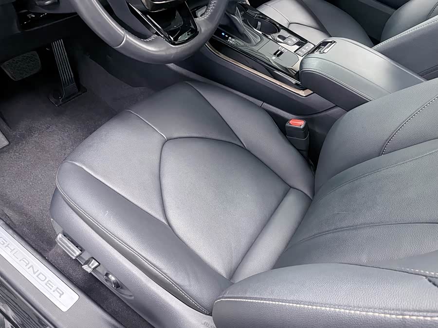 Toyota Highlander 2023 car image #18