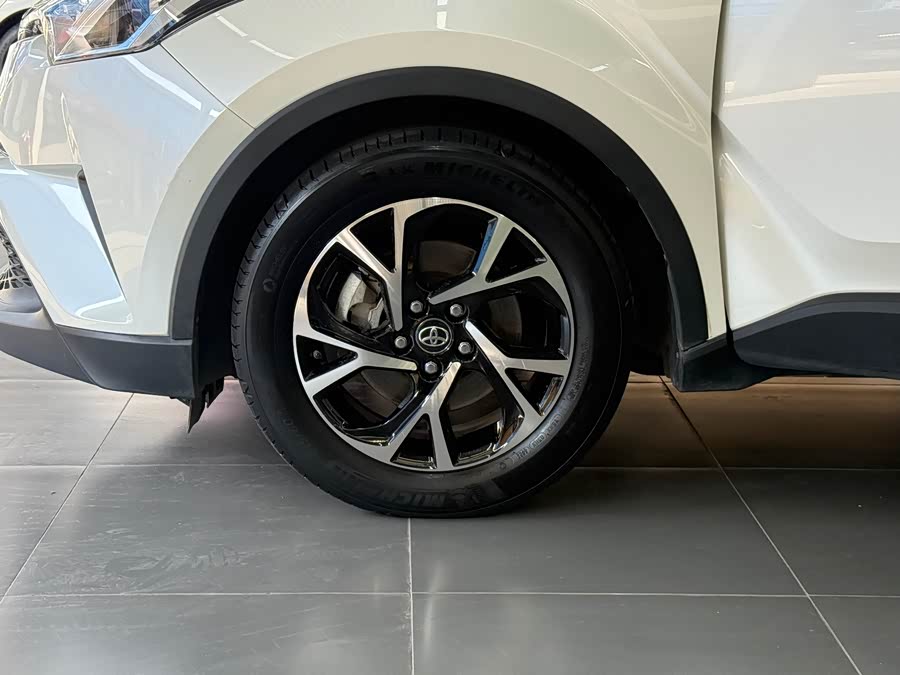 Toyota C-HR 2020 car image #18