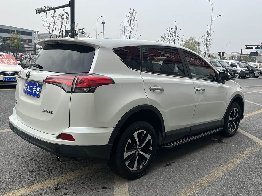 Toyota RAV4 2019 #18 Toyota RAV4 2019 car image #18