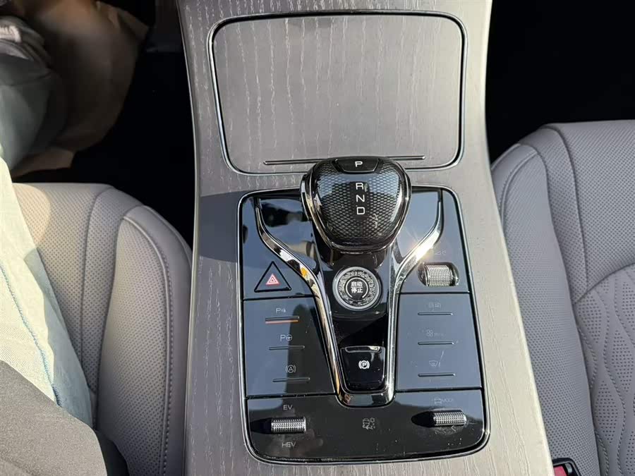 BYD Han 2025 car image #18