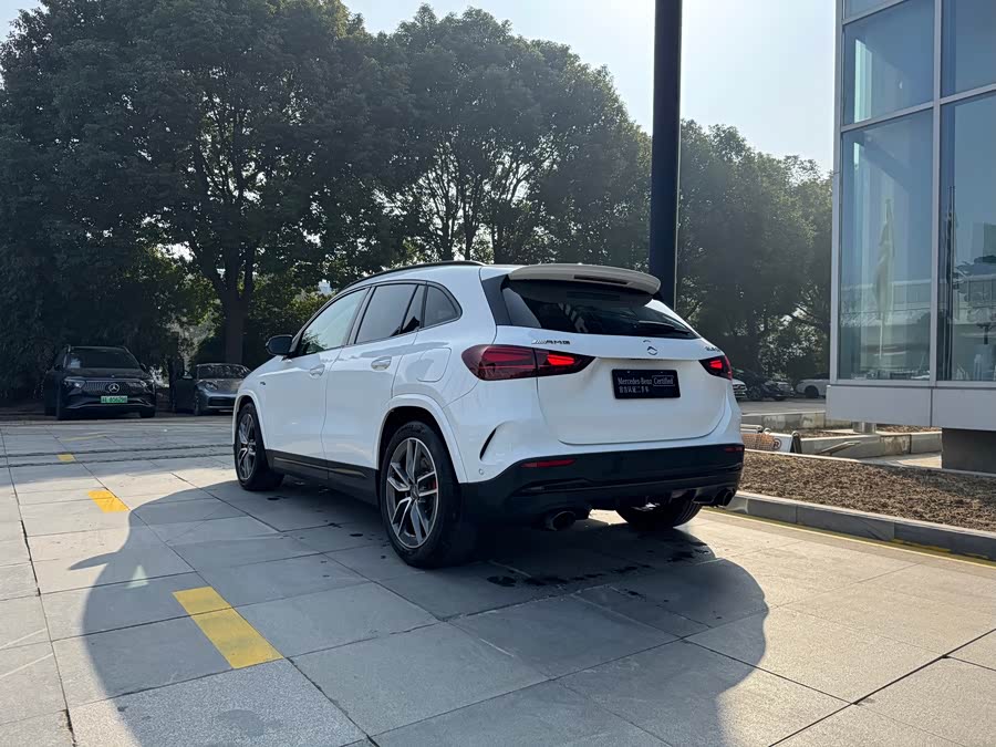 Mercedes-Benz GLA AMG 2025 immagine di auto #18