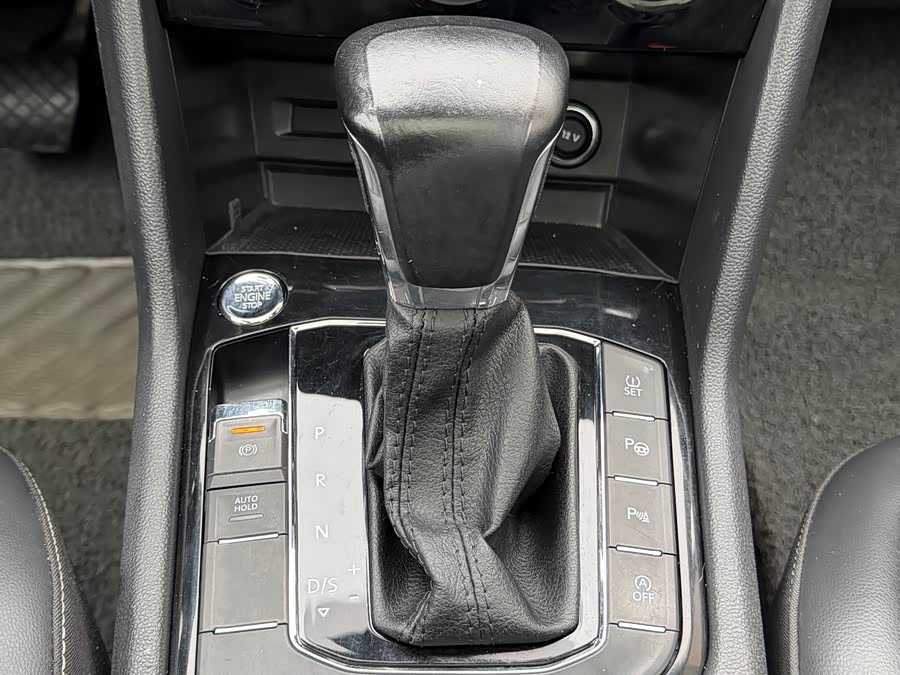 Volkswagen Tiguan L 2019 immagine di auto #18