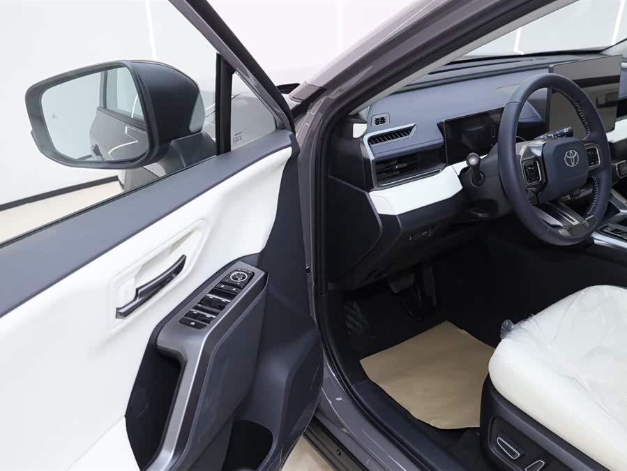Toyota RAV4 2026 car image #18