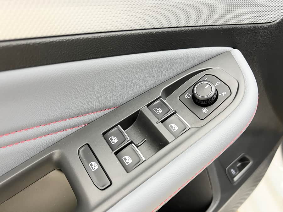 Volkswagen Lamando 2023 car image #18