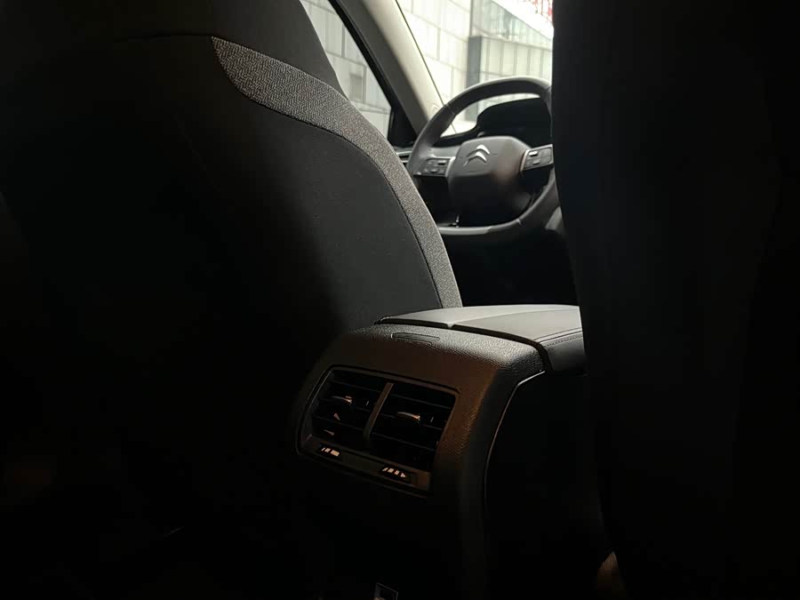 Citroen C5 X 2024 car image #18