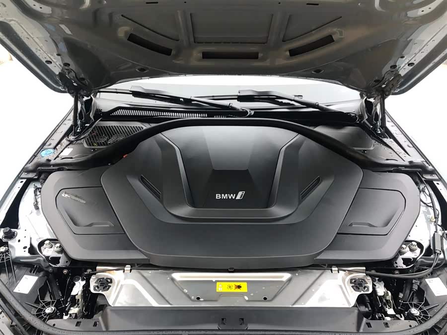 BMW i4 2025 car image #18