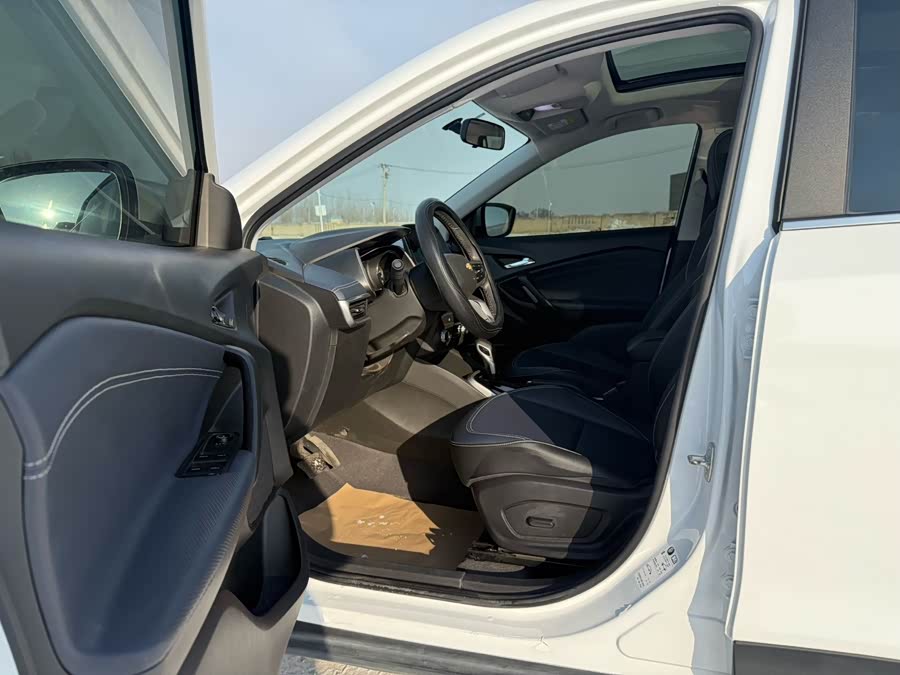 Chevrolet Tracker 2022 imagen de coche #18