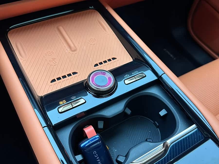 Lynk & Co 900 2025 car image #18