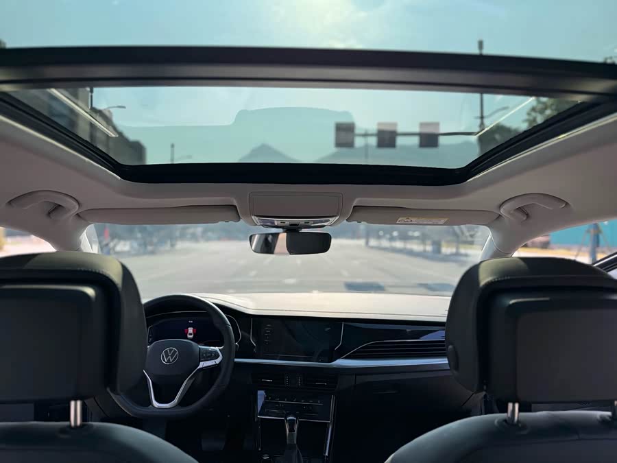 Volkswagen Passat 2025 صورة سيارة #18