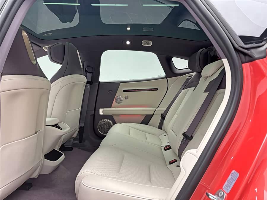 Avatr 06 2025 car image #18