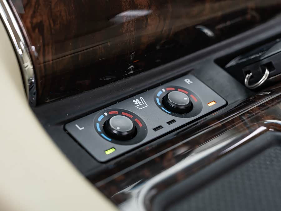 Toyota Alphard 2019 car image #18