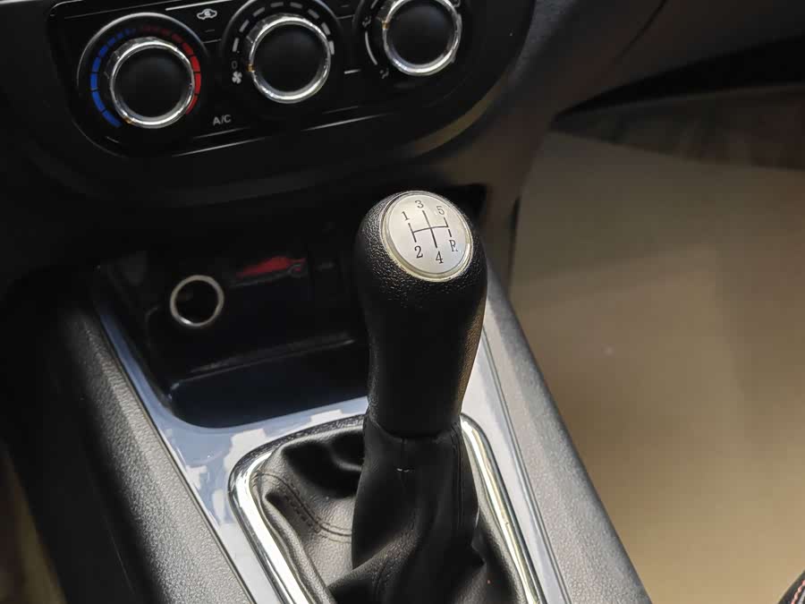 Forthing JOYEAR X5 2011 car image #18