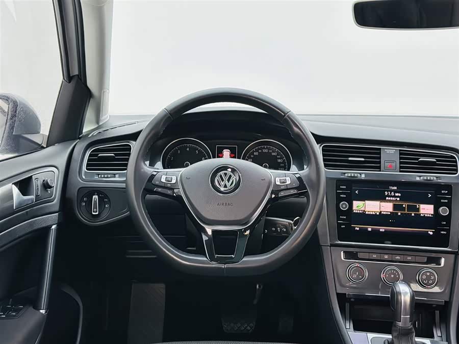 Volkswagen Golf (Imported) 2020 car image #18