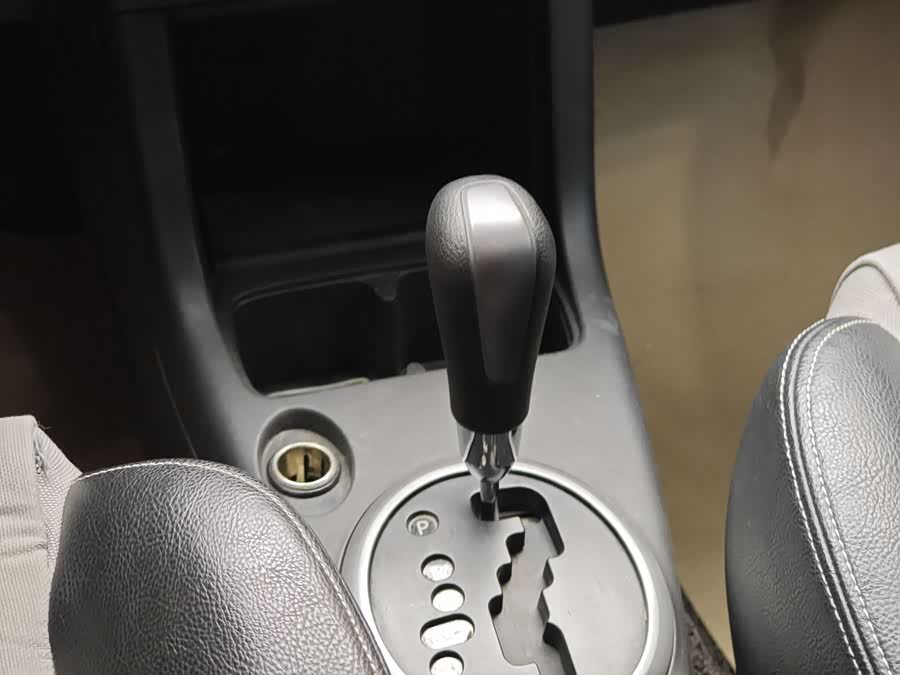Suzuki Swift 2012 car image #18