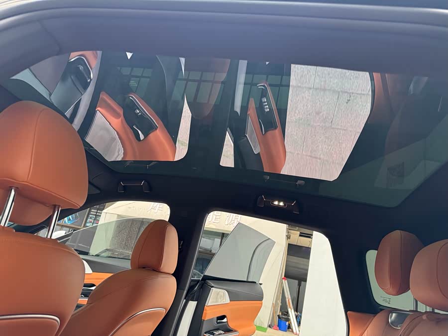 Xpeng G9 2025 car image #18