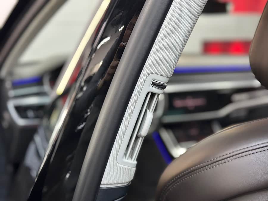 Audi A8 2019 imagem de carro #18