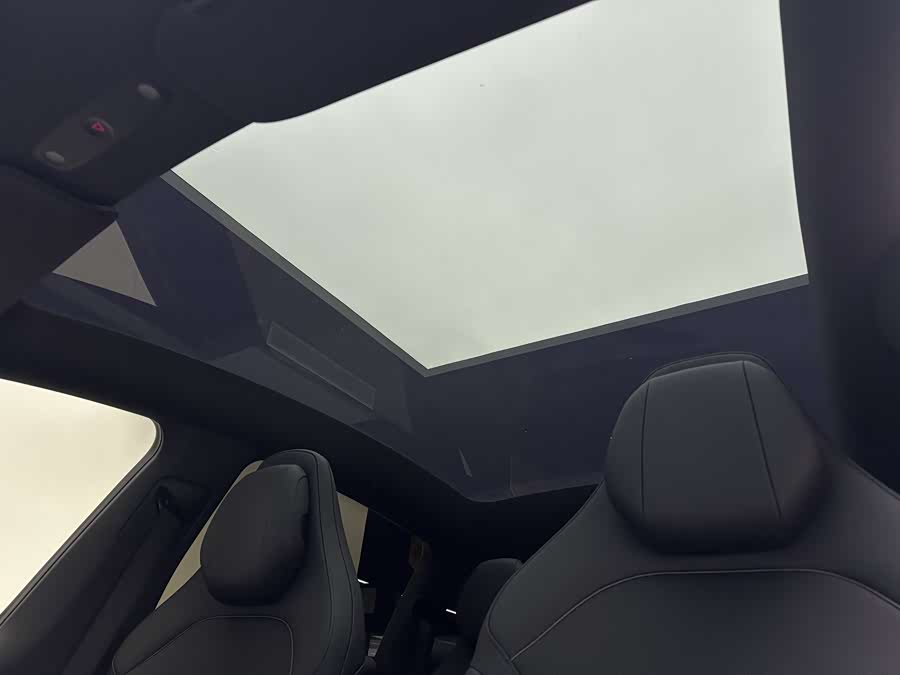 特斯拉 Model Y L 2025 汽车图片 #18