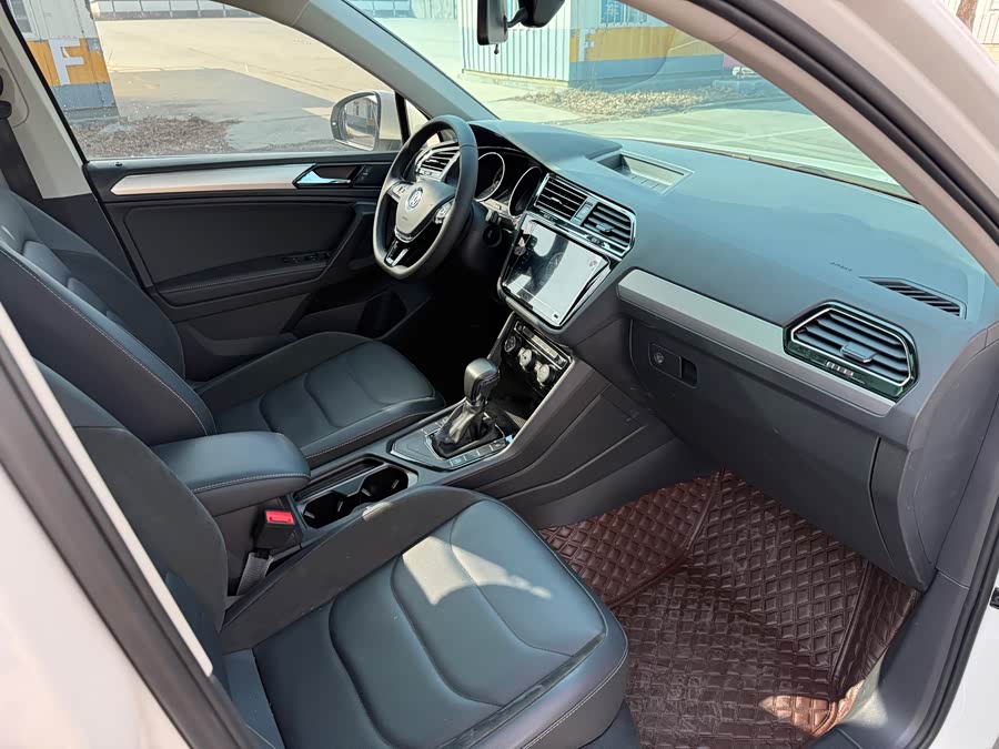 Volkswagen Tiguan L 2021 car image #18