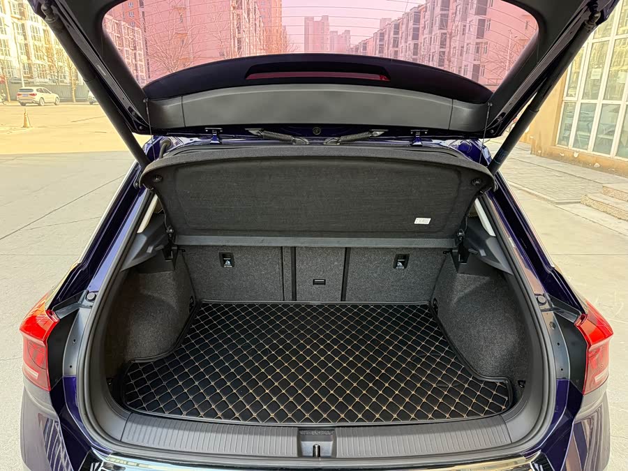 Volkswagen T-Roc 2019 #18 Volkswagen T-Roc 2019 car image #18