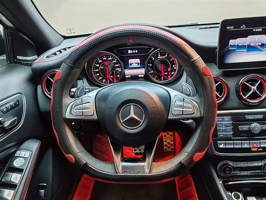 Mercedes-Benz GLA AMG 2018 car image #18