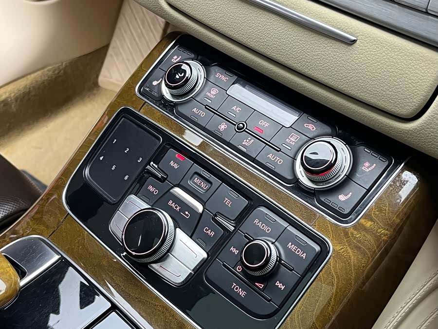 Audi A8 2013 imagen de coche #18