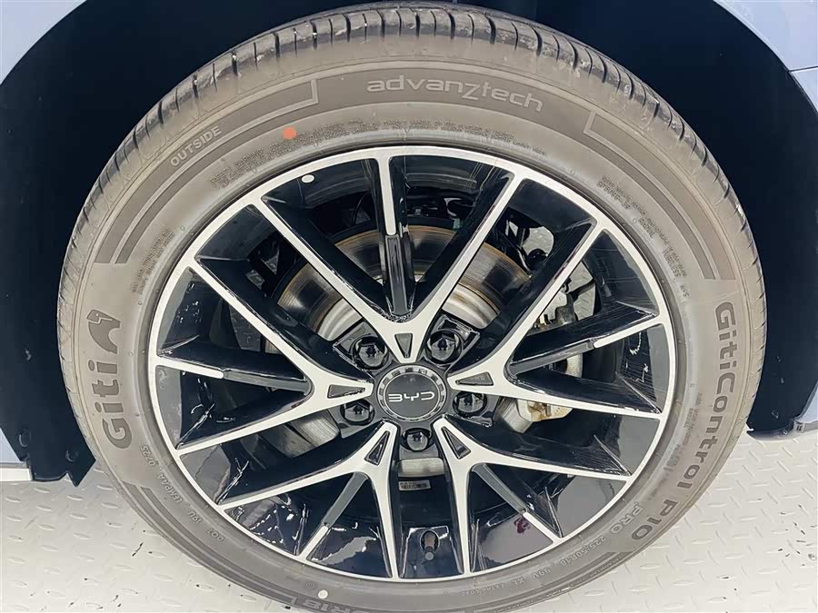 BYD Seal 07 DM-i 2025 car image #18