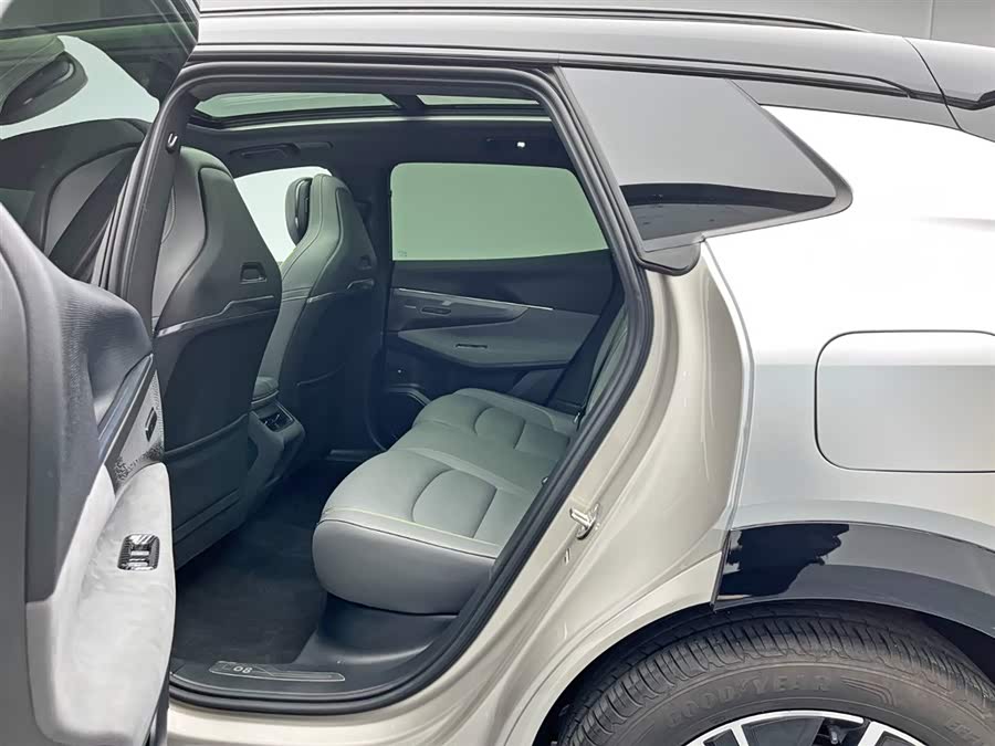 Lynk & Co 08 EM-P 2024 car image #18