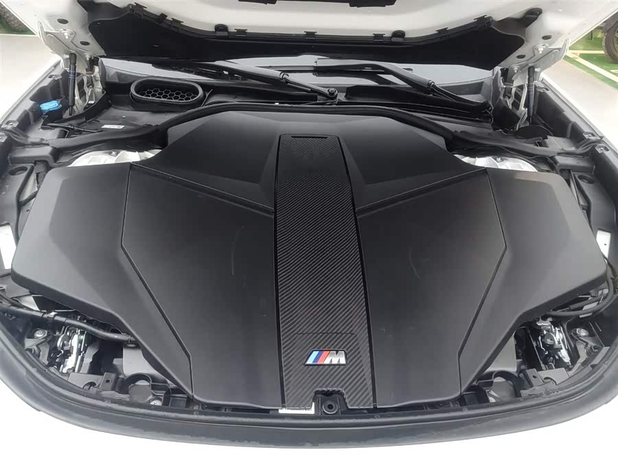 BMW i7 M70L 2025 car image #18
