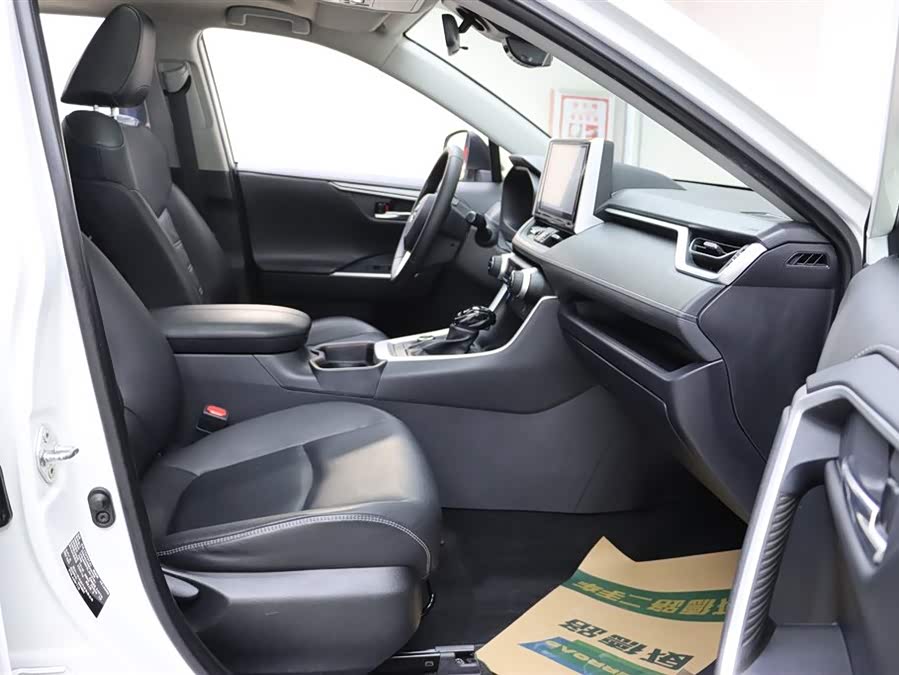 Toyota RAV4 2020 car image #18
