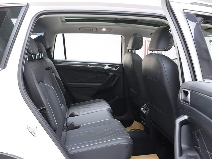 Volkswagen Tiguan L 2021 car image #18