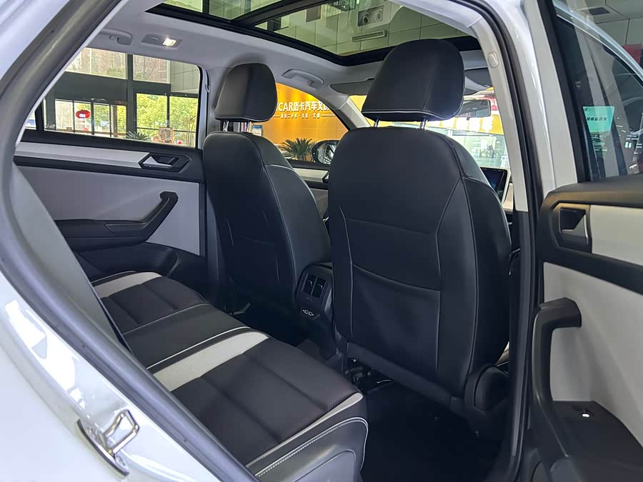 Volkswagen T-Roc 2026 car image #18