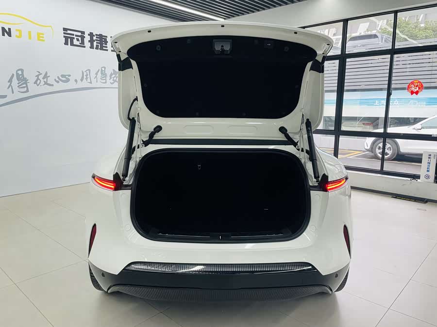 Avatr 11 2023 car image #18