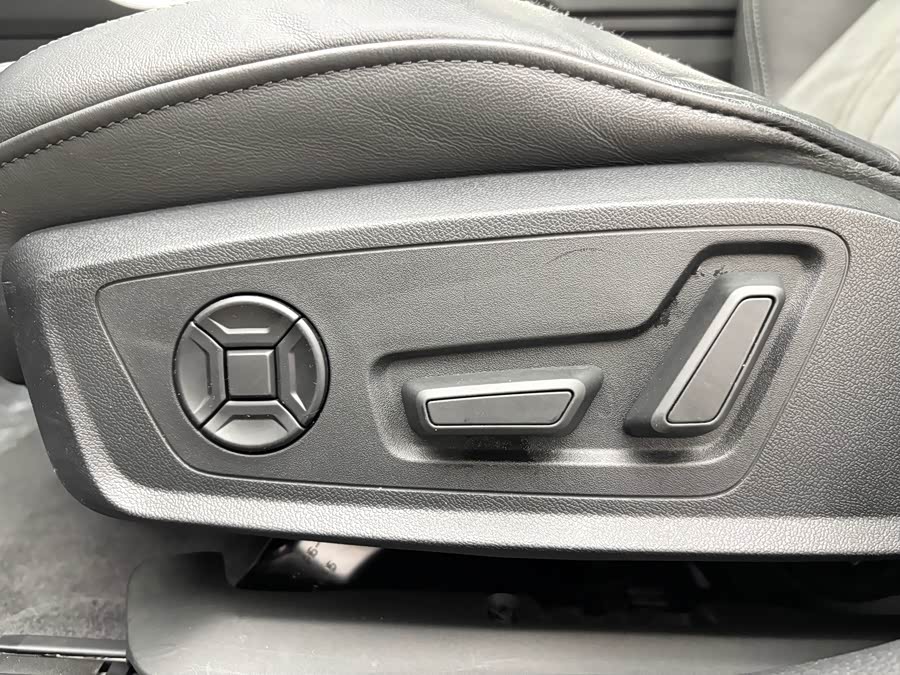 Audi A6L 2021 car image #18