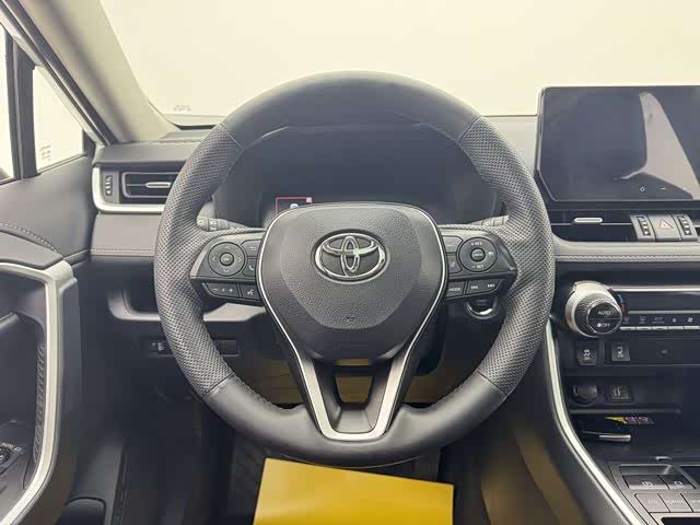 Toyota RAV4 2024 car image #18