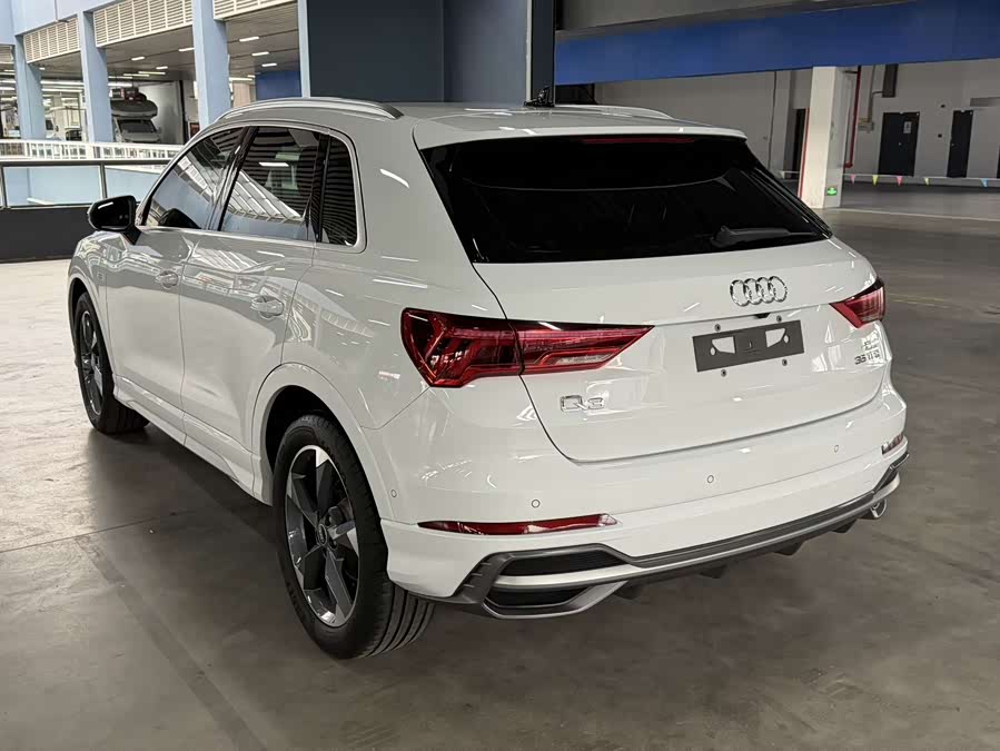 Audi Q3 2023 car image #18