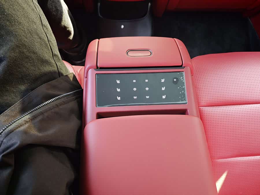 Avatr 12 2026 car image #18