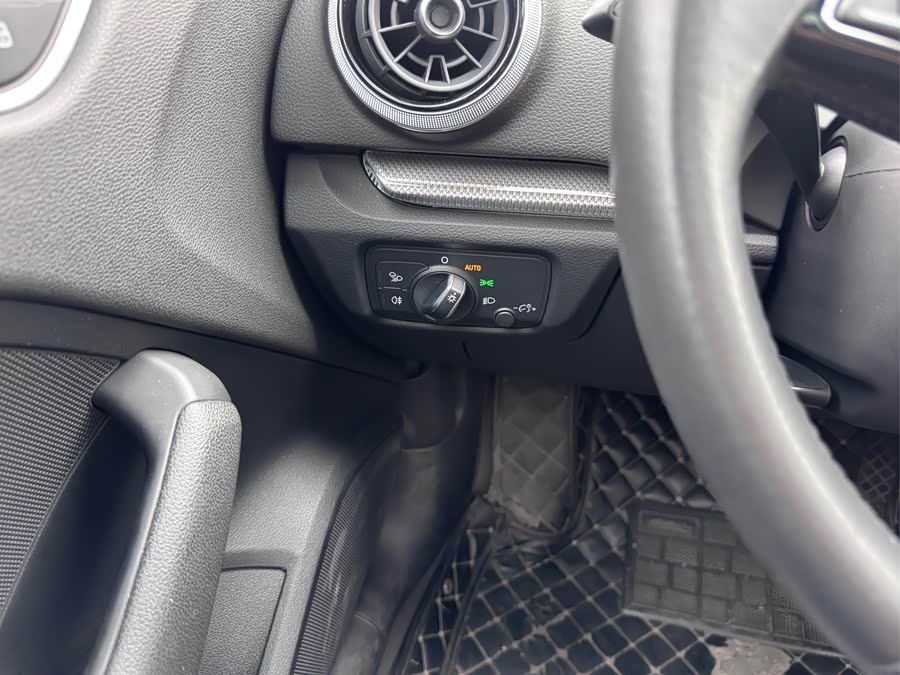 Audi A3 2019 car image #18