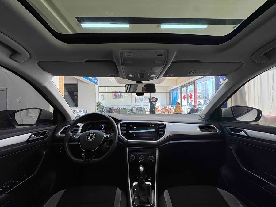 Volkswagen T-Roc 2021 car image #18