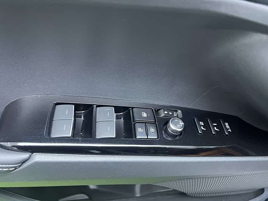 Toyota Camry 2025 car image #18