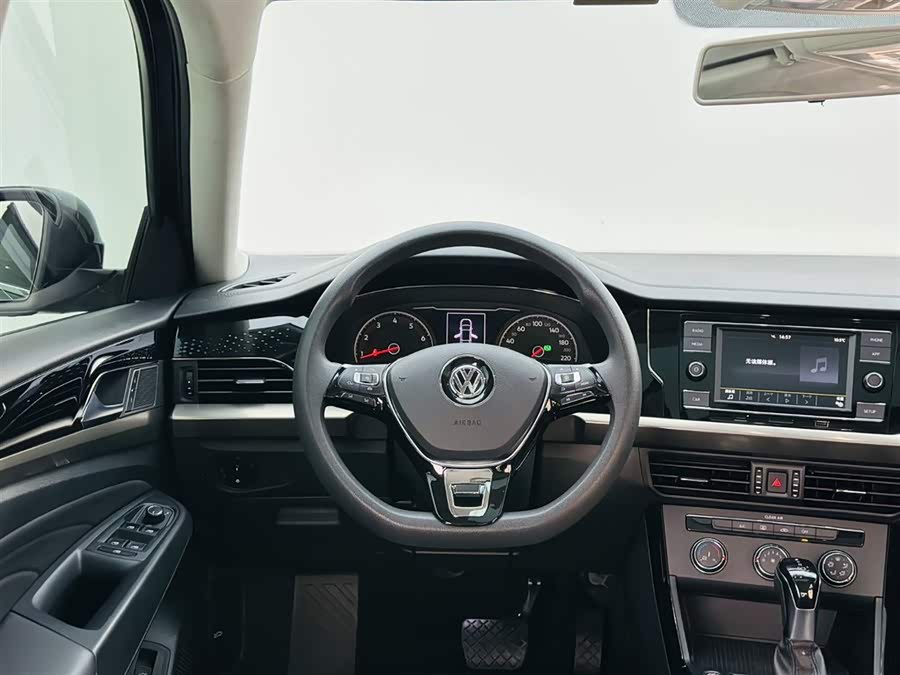 Volkswagen Passat 2020 изображение автомобиля #18