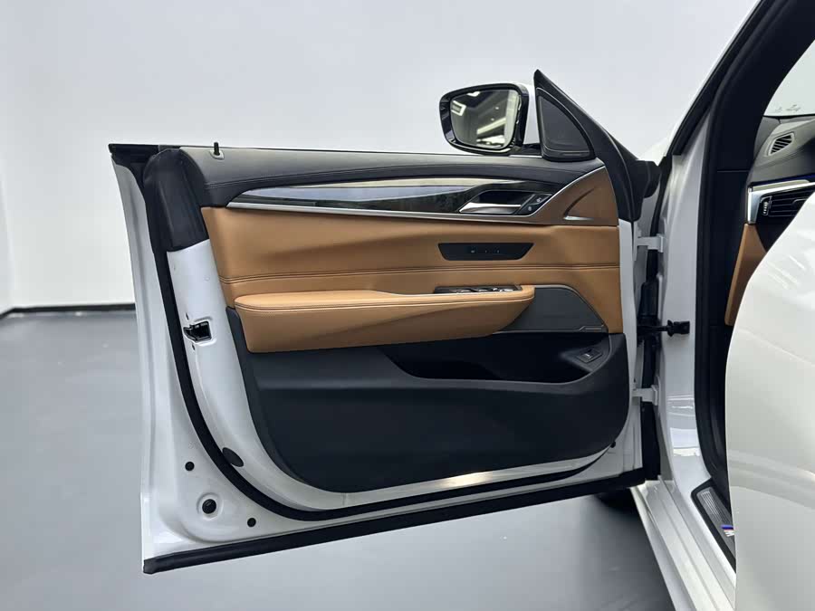 BMW 6 Series GT 2022 immagine di auto #18