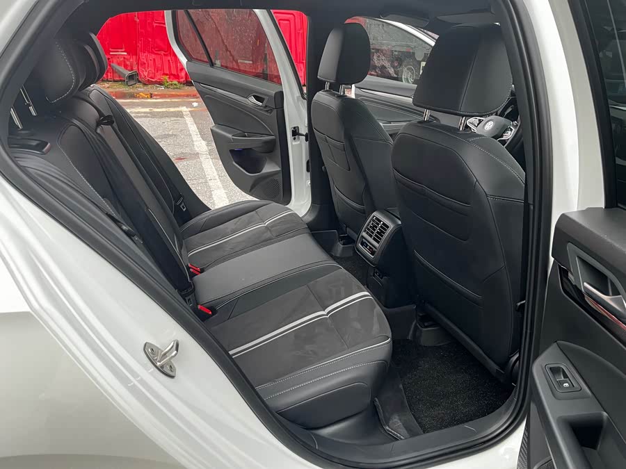 Volkswagen Golf 2024 car image #18