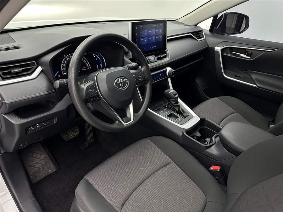 Toyota RAV4 2023 car image #18