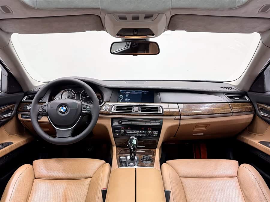 BMW 7 Series 2012 صورة سيارة #18