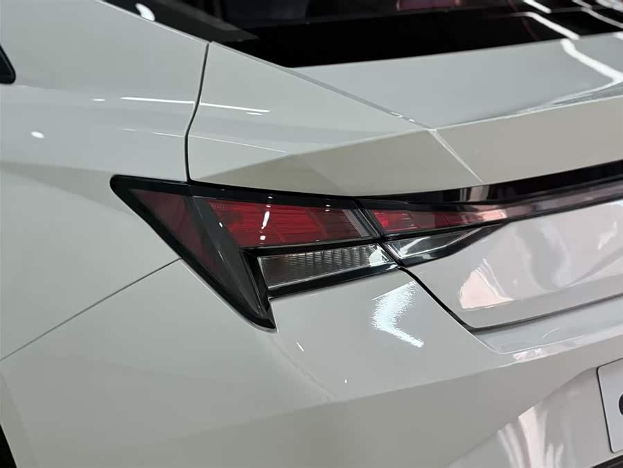 Hyundai Elantra 2021 immagine di auto #18