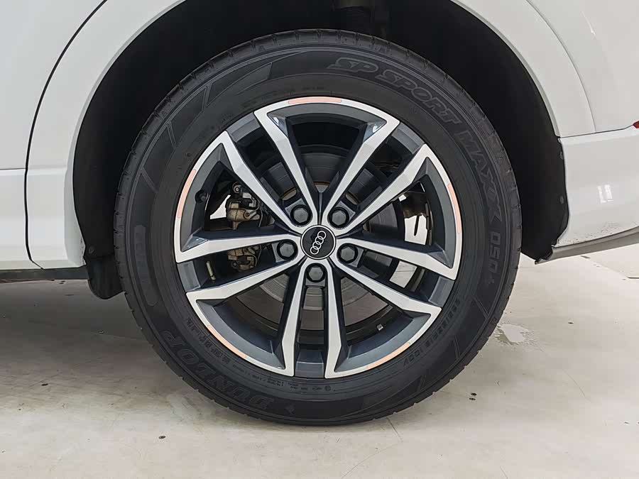 Audi Q3 2021 car image #18