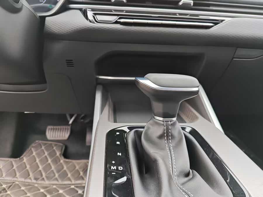 Emgrand 2021 car image #18